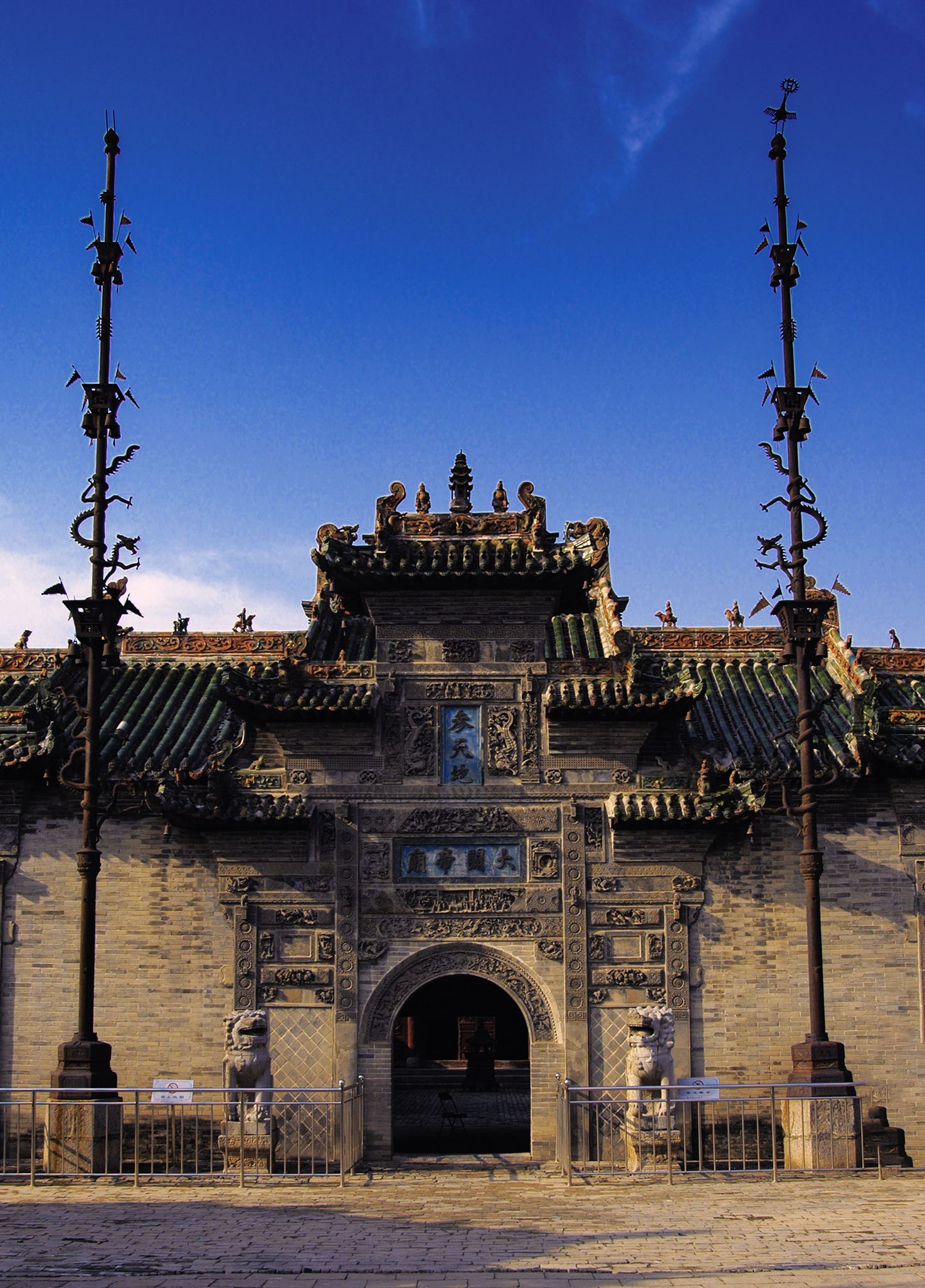 亳州,位于安徽省西北部,是一座历史悠久的古城,新石器时代就有人类在