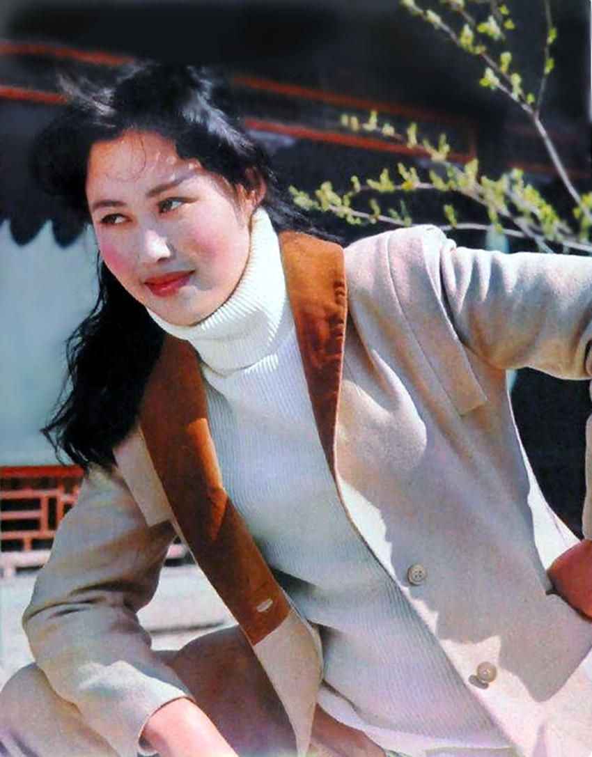 1980年代女影星斯琴高娃,罕见剧照老照片,演艺圈里的长青树