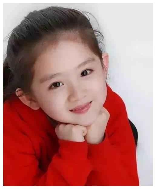 孙怡的女儿乐童当初乖巧可爱仅10岁却满满的女神范儿