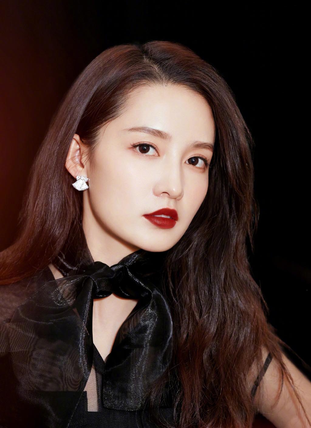 李沁,高冷范的样子英气逼人_高清图集_新浪网