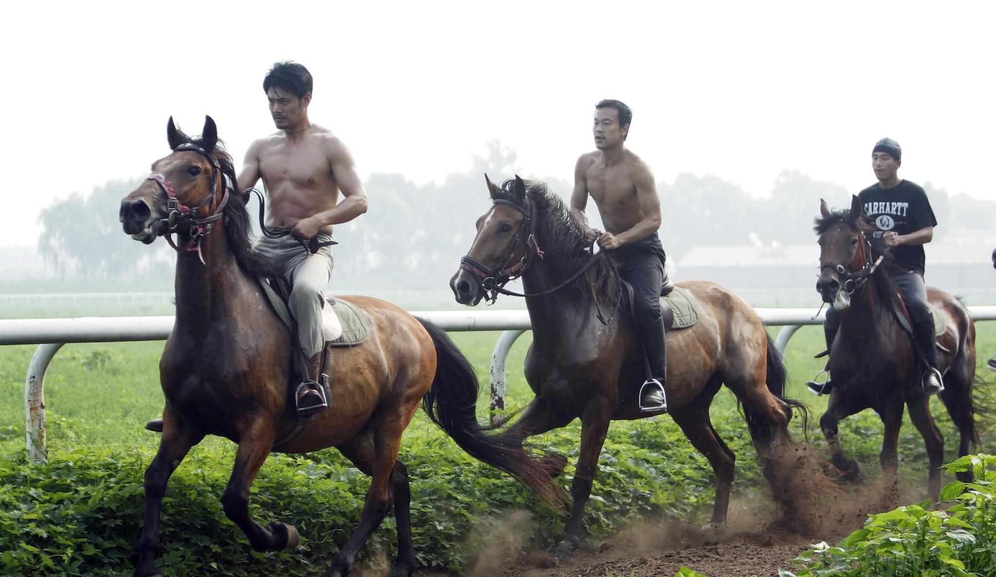 让子弹飞为什么那么好看廖凡和邵兵的肌肉功不可没