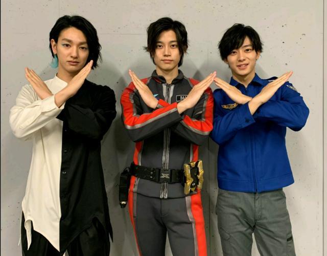 三奥同框照流出,粉丝:老托真会玩|泰迦奥特曼|奥特曼|艾克斯_新浪新闻