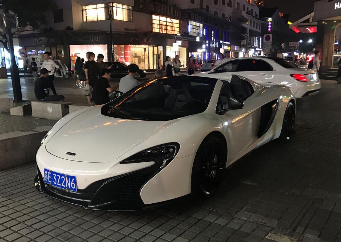 苏州步行街实拍迈凯伦650s跑车,回头率百分百!