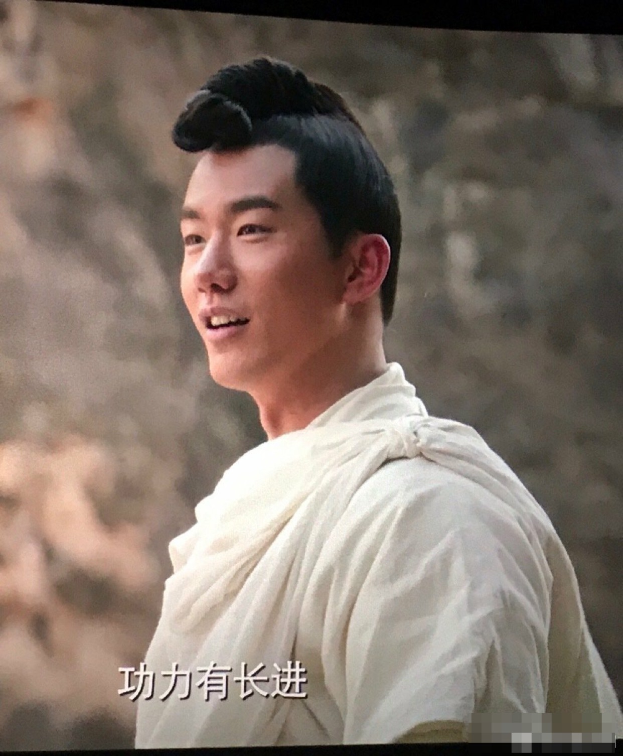 服装设计由著名设计师方思哲担任,服装造型引入中国水墨的概念