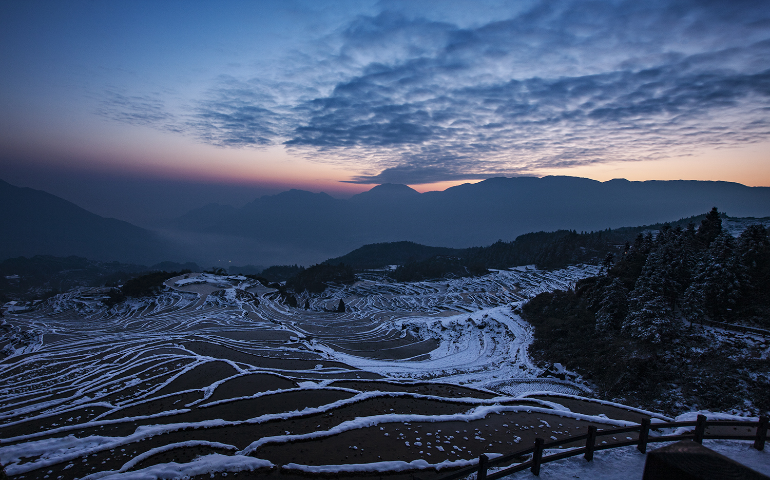 雪后的云和梯田 冰清玉洁宛如待嫁少女