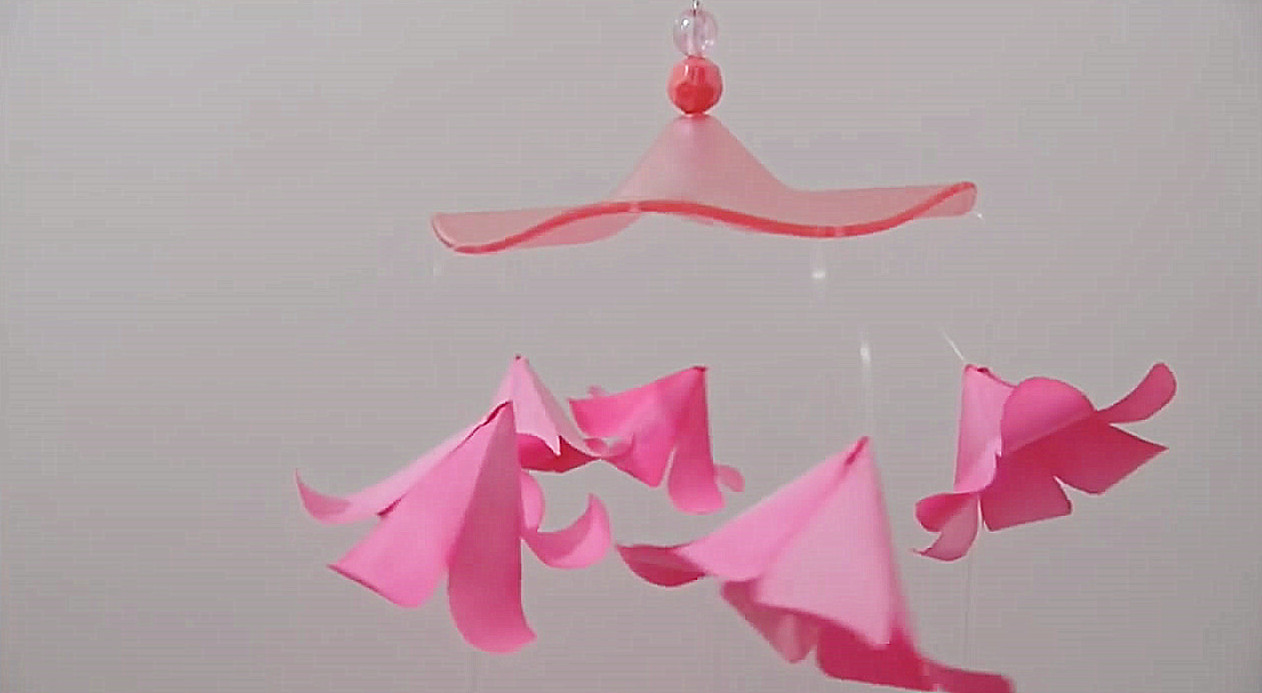 diy纸花风铃的方法,难度1颗星,看一遍就学会了!