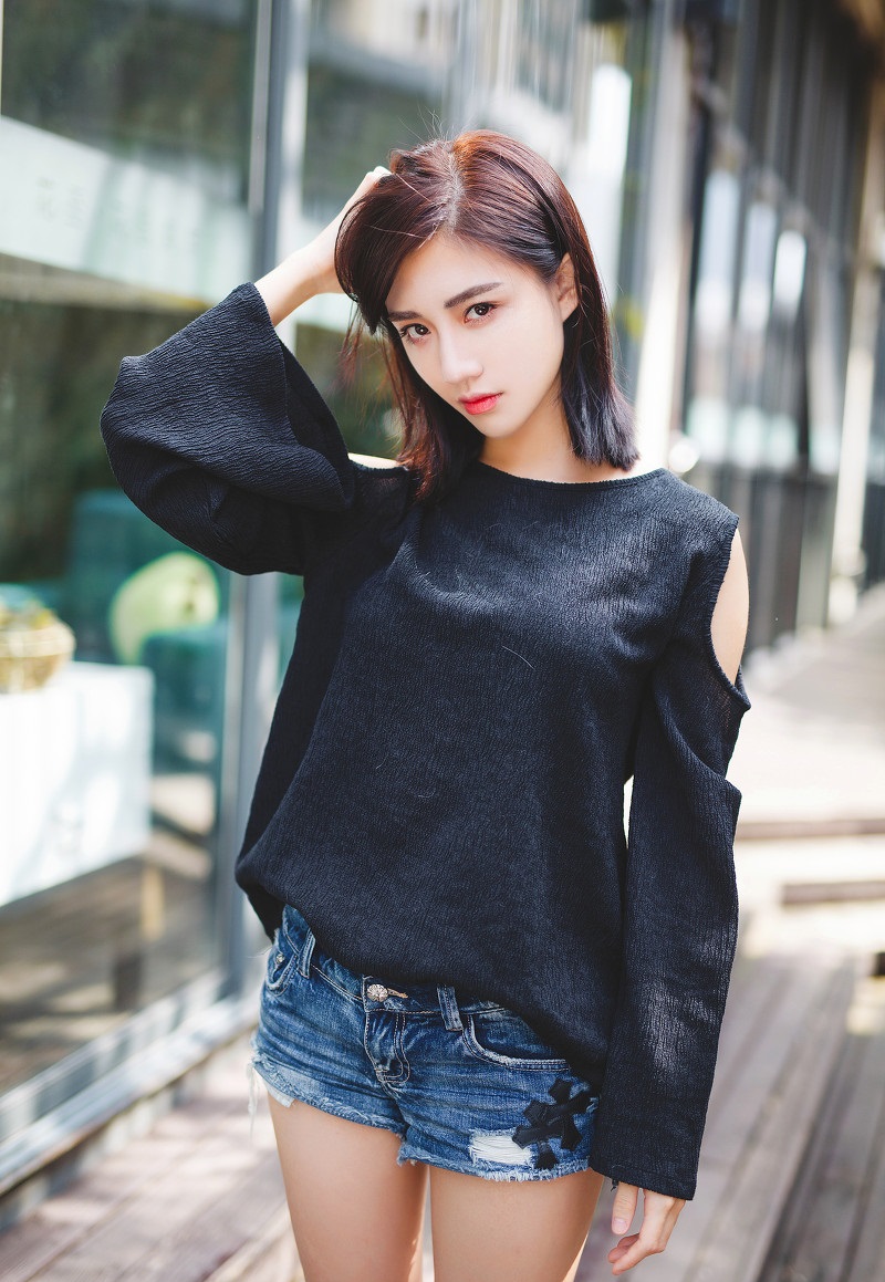 摄影分享:漂亮有气质的尖下巴短发美女