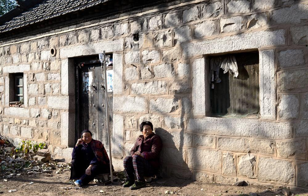 山东农村空心村,房屋紧锁寥无人烟,环境这么美为何留不住人呢?