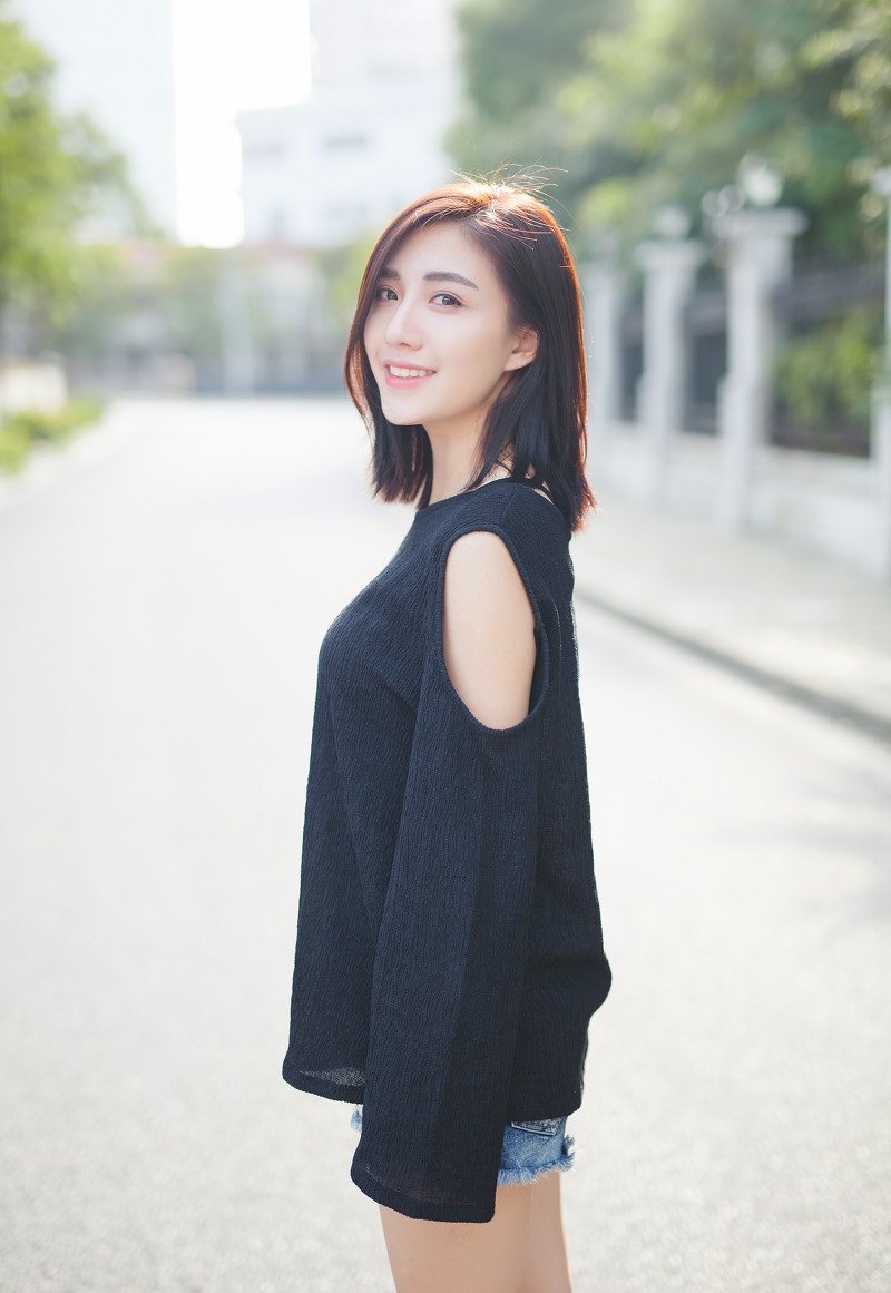 摄影分享:漂亮有气质的尖下巴短发美女