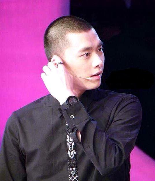 6位留板寸头的男明星:胡歌帅气,陈晓精致,最后一位最撩人!