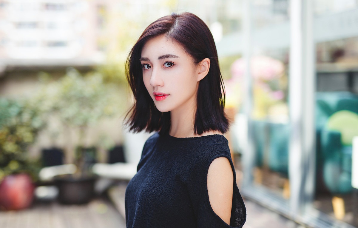 摄影分享:漂亮有气质的尖下巴短发美女