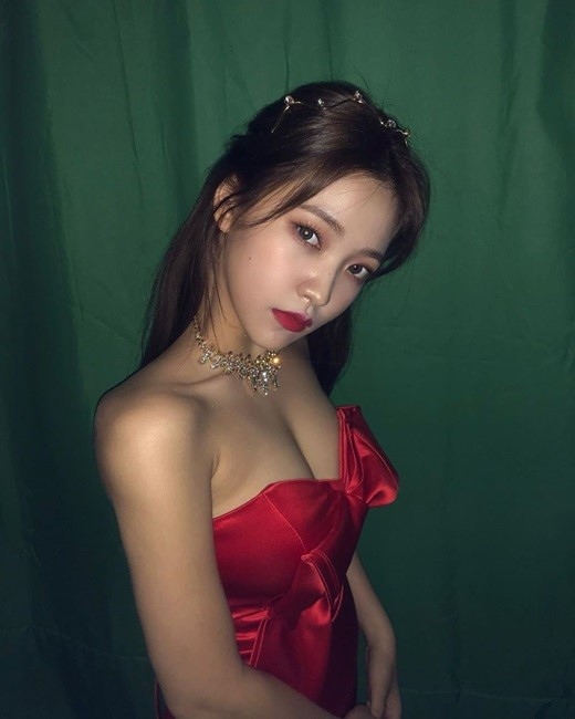 Red Velvet金艺琳性感的红色礼服迷倒粉丝 过于美丽的近况照片