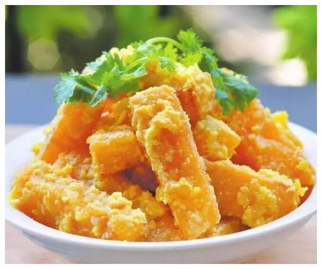 金沙南瓜,口味咸甜,色泽金黄,皮酥质糯,风味独特!