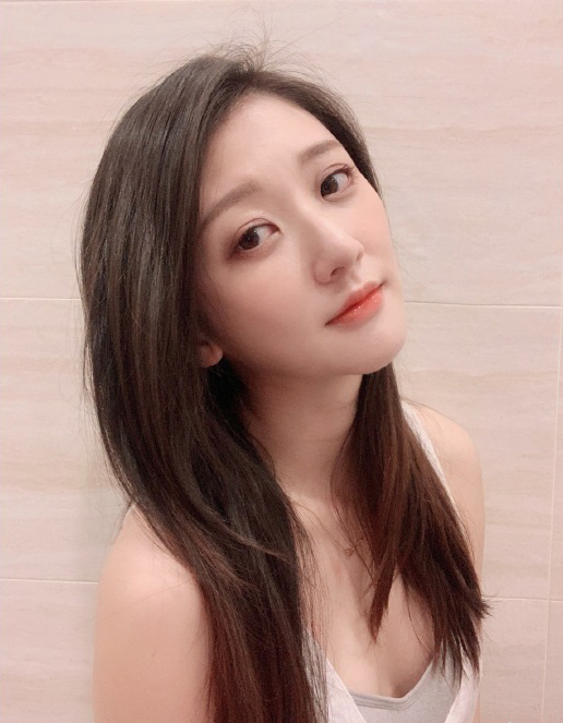 台湾第一美女林逸欣刘海造型曝光气质全无完全判若两人