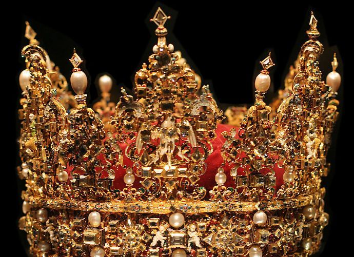 古代尼泊尔匈牙利圣冠(12世纪)孝明天皇冕冠神圣罗马帝国的王冠(11