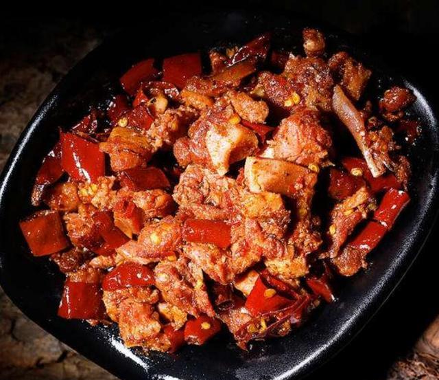 麻辣鸭丁,皮香肉丰,色泽鲜艳,香味浓郁,麻味适中,甘香味美!