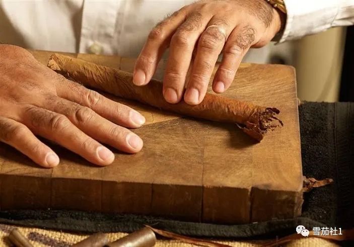 就着古巴哈瓦那的海风 来一根古巴私卷雪茄尝尝