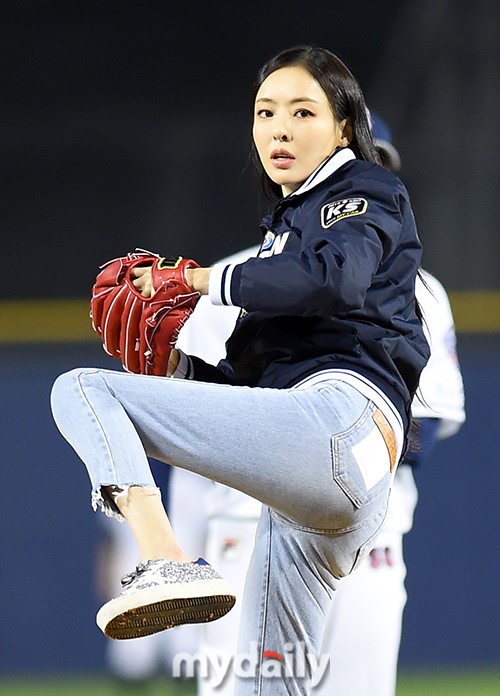 韩国女艺人李多喜任棒球比赛开球嘉宾__财经头条