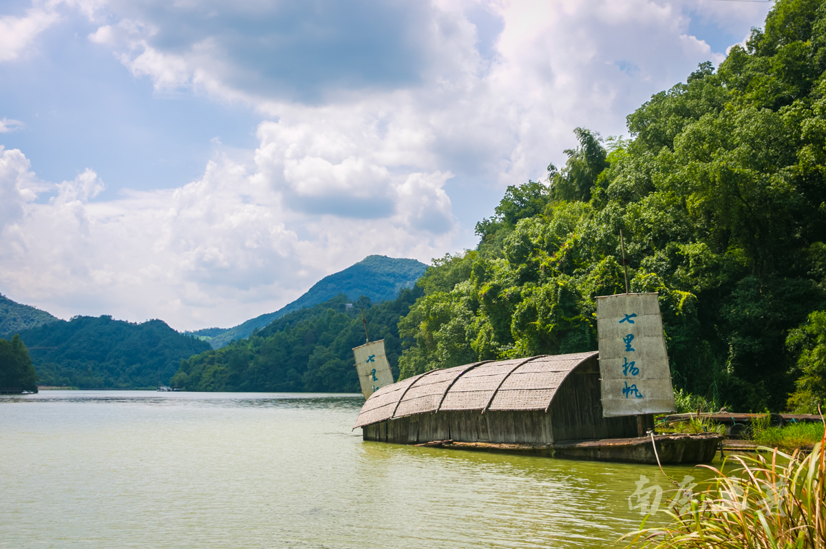富春江七里泷峡谷段,在旅游界有"小三峡"之称