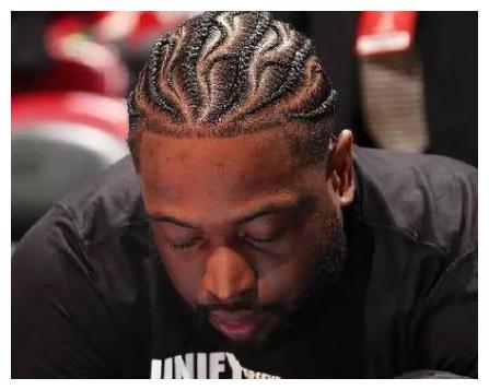 哈登地垄沟新发型,近照曝出太辣眼睛!球迷:下次胡子也搞搞脏辫