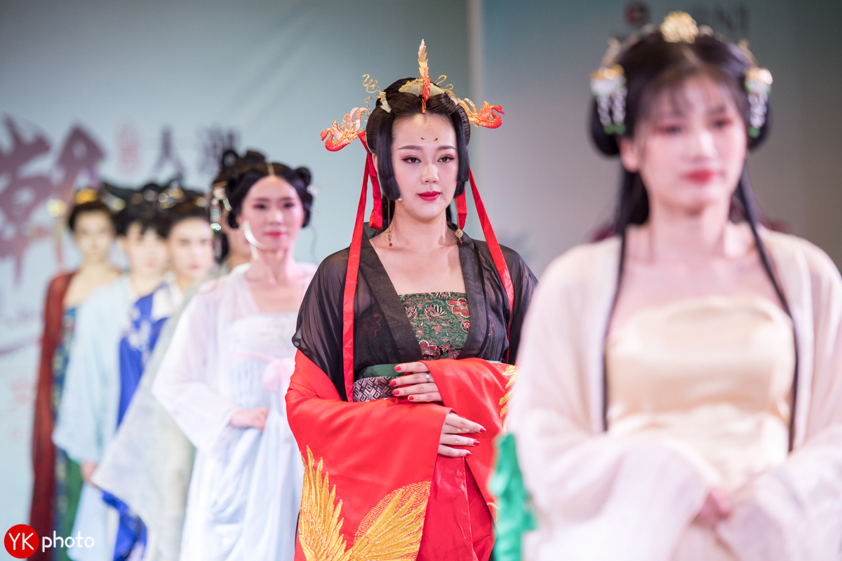 走出中国文化自信!美女们身穿汉服走秀,竞逐世界旅游文化小姐