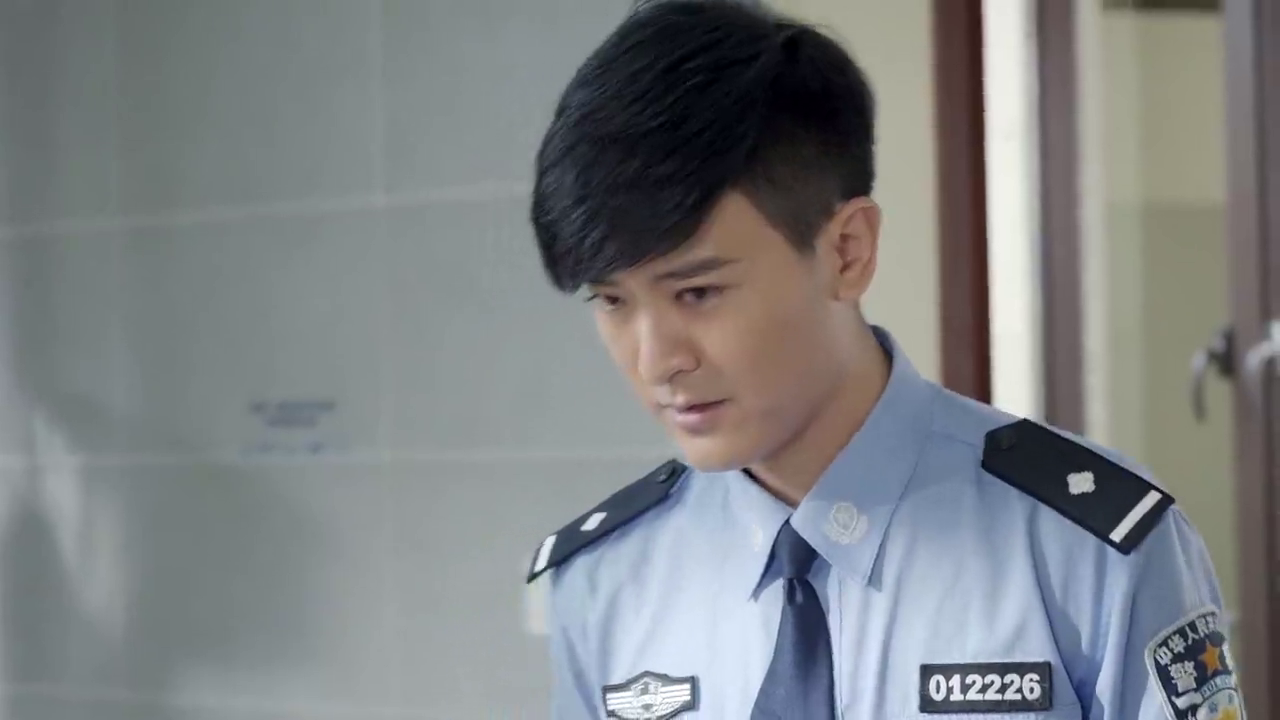 刀锋下的替身:陆海竟是双胞胎,共同庆祝生日,弟弟深情唱歌!