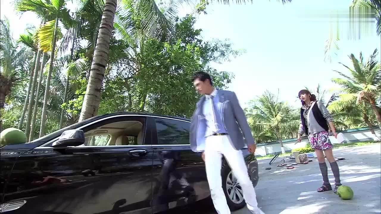 项天骐车坏了,非坐小贝的自行车,怎知自行车也翻了