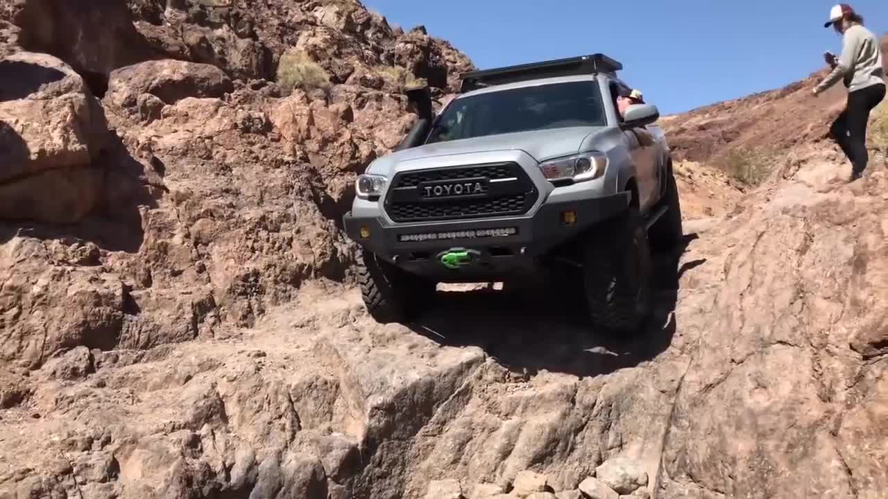 丰田越野车到底有多牛十秒钟后才是霸气的开始