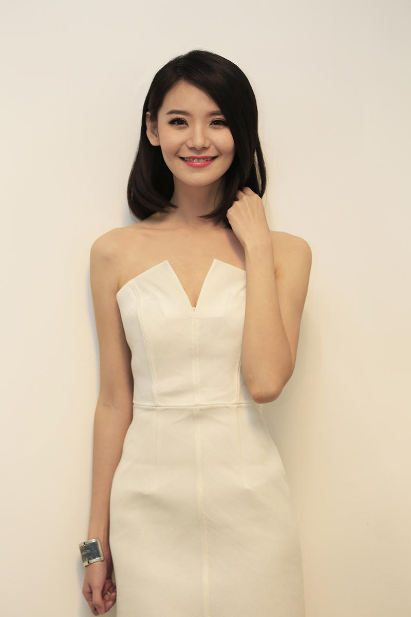 美女图集:白净女孩杨子祯,气质迷人高清写真