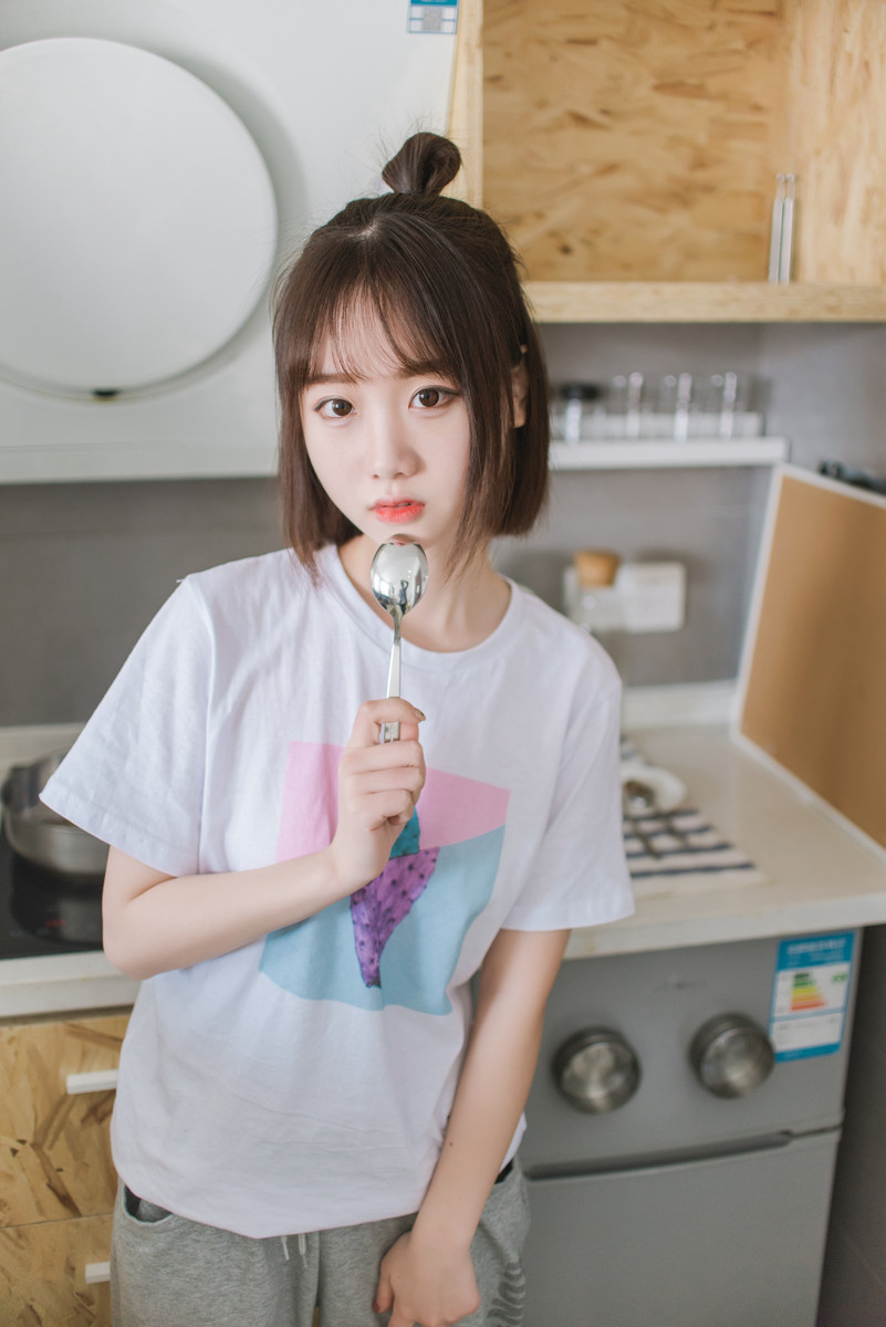 摄影分享:零零后丸子头可爱美少女