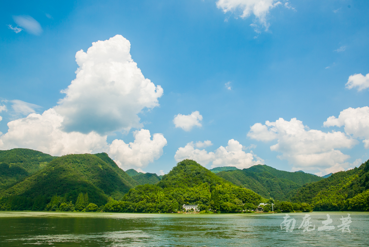 富春江七里泷峡谷段,在旅游界有"小三峡"之称