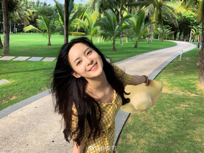 美女演员孙安可迷人写真美照欣赏