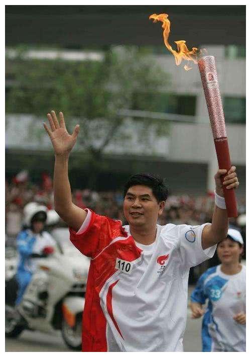 曾经因为曾国强颜值高,不少娱乐圈的工作者找到他,希望他能够出演作品