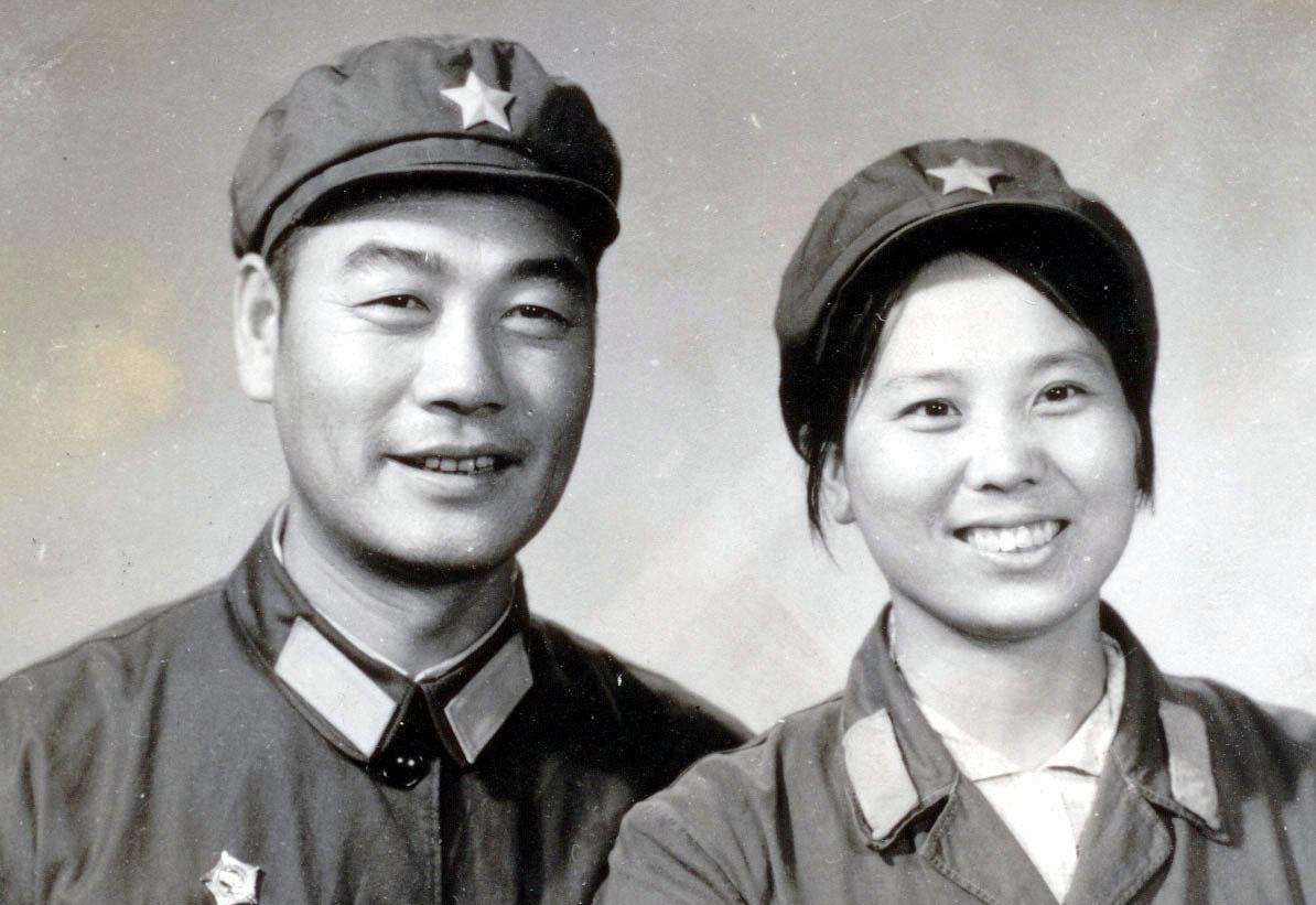 上世纪50年代的结婚照,见证祖父祖母们激情燃烧的岁月与爱情_高清图集