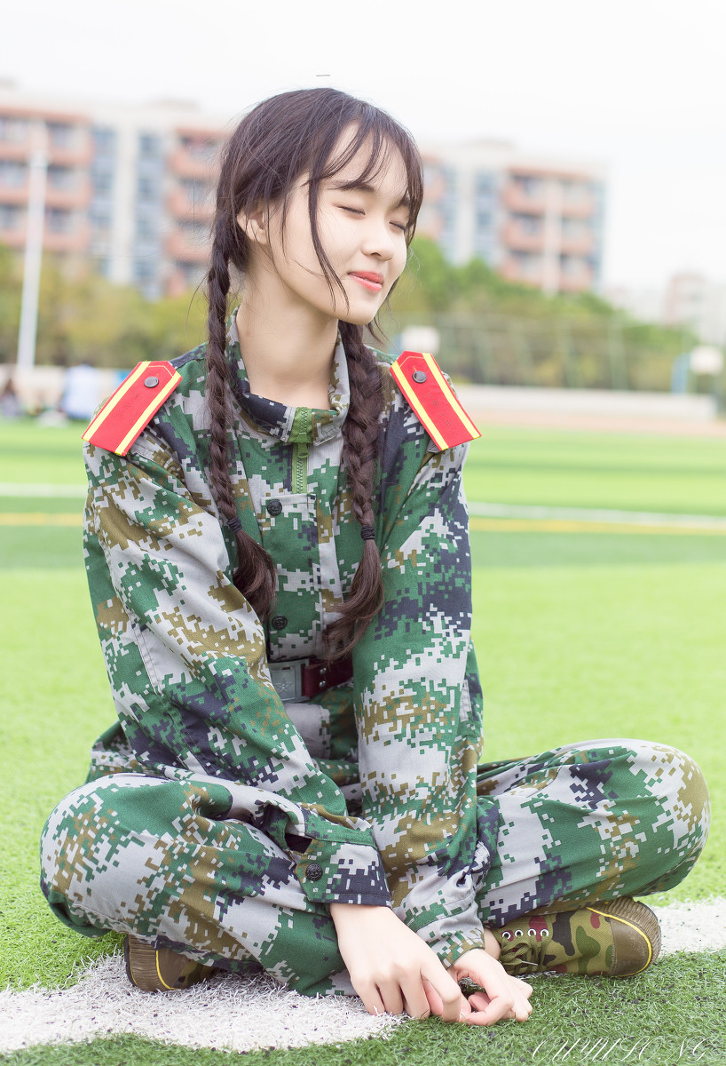 双麻花辫天生丽质漂亮素颜军训美女
