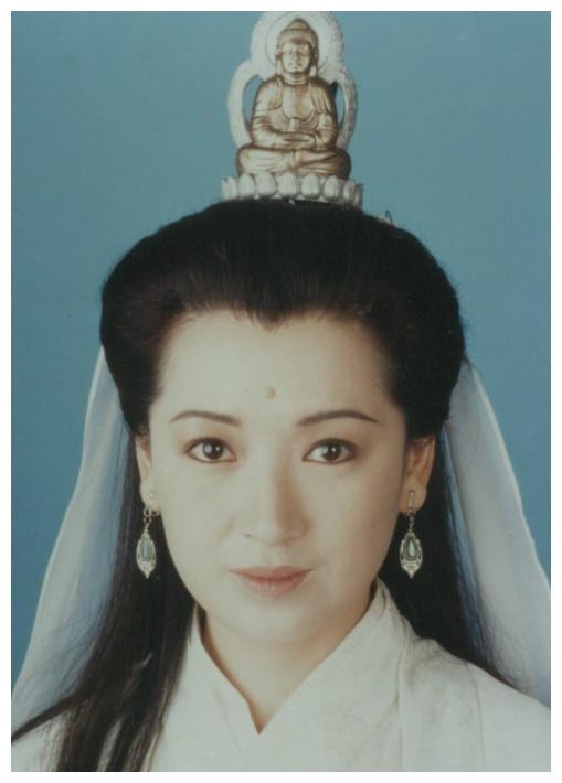 《雪山飞狐》最美程灵素,当红时姐弟恋生子,女儿美貌不输妈妈!