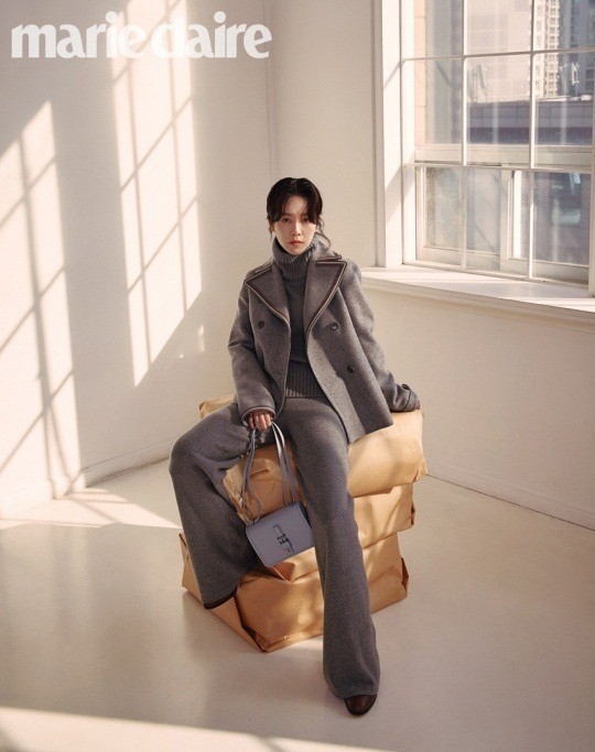 韩志旼穿出简约优质的单品 用写真照展示平稳气氛