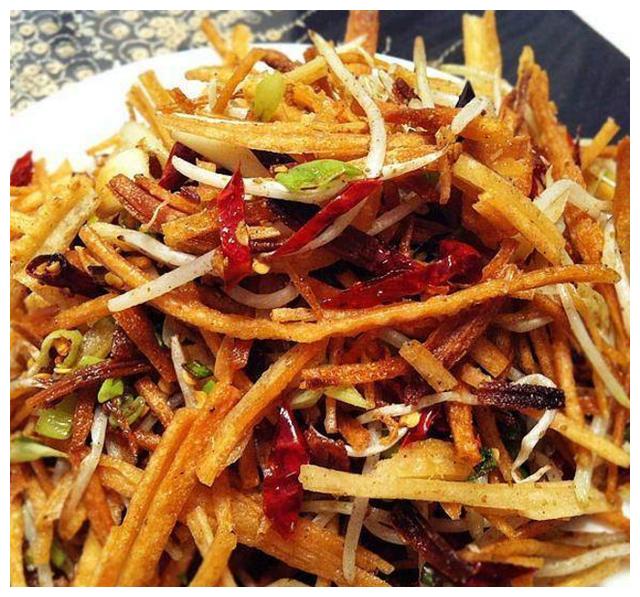 精选美食推荐:馓子干煸豆芽,香椿拌花生,五花肉蒸白菜的做法