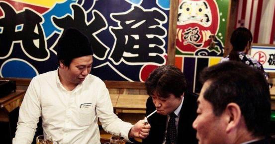 世界上“烟民”最多的国家，吸烟区随处可见，却是长寿国家之一？