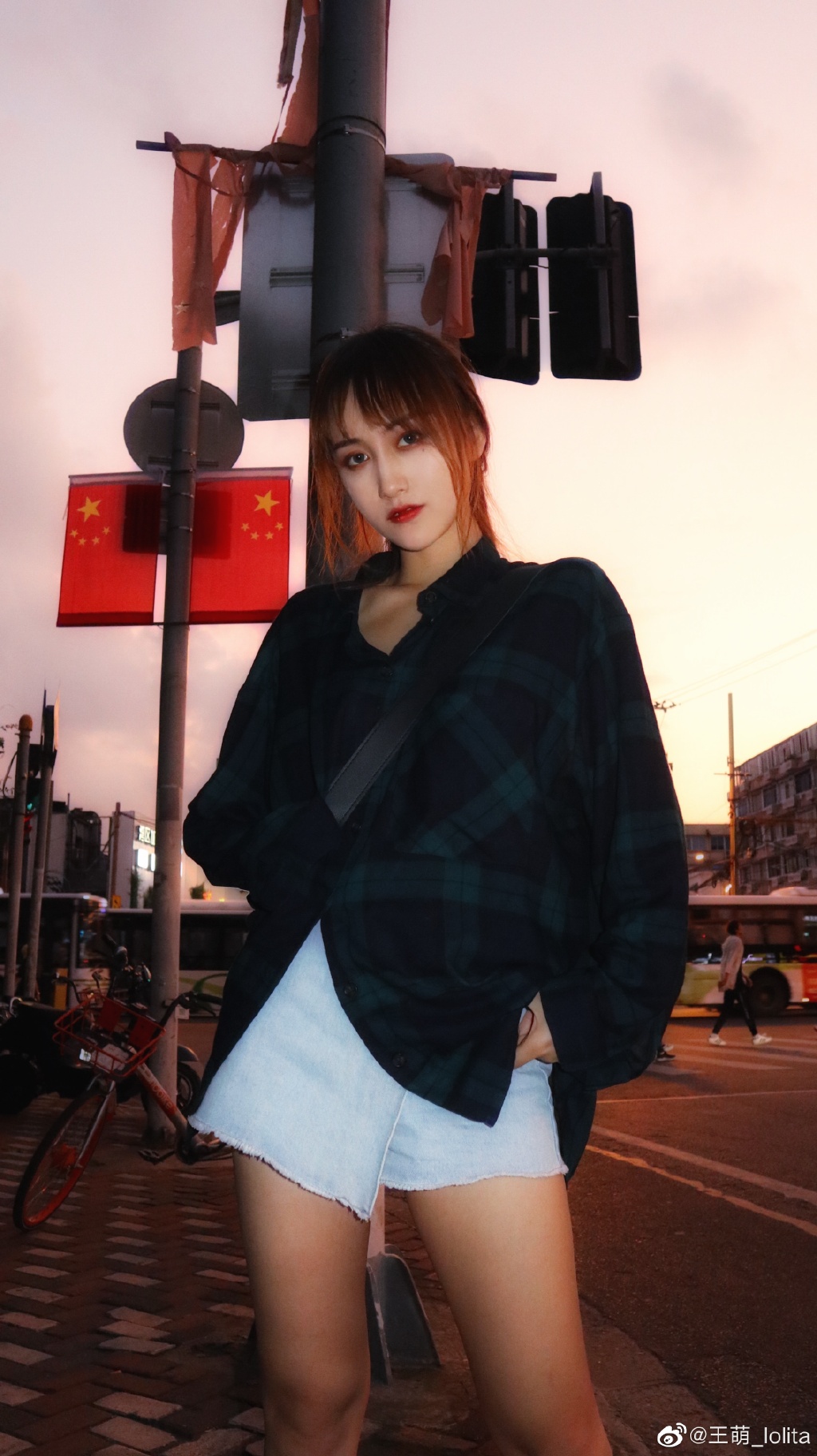 英雄联盟rng美女主持人王萌迷人写真美照