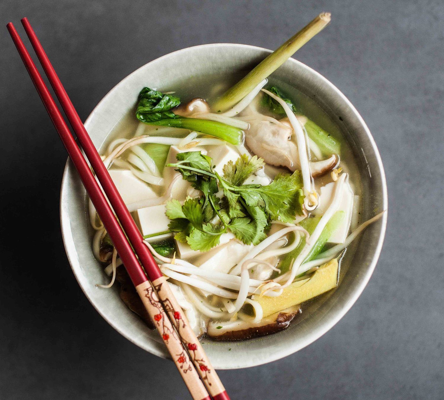 忙碌一天又不想做饭的人有福气啦,面条是既简单又易消化的美食