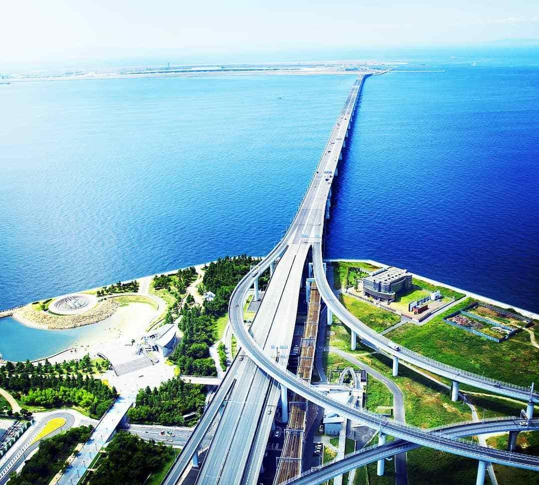 航拍日本大阪湾一个人工岛,机场建在上面节省土地|百家号|大阪湾|人工