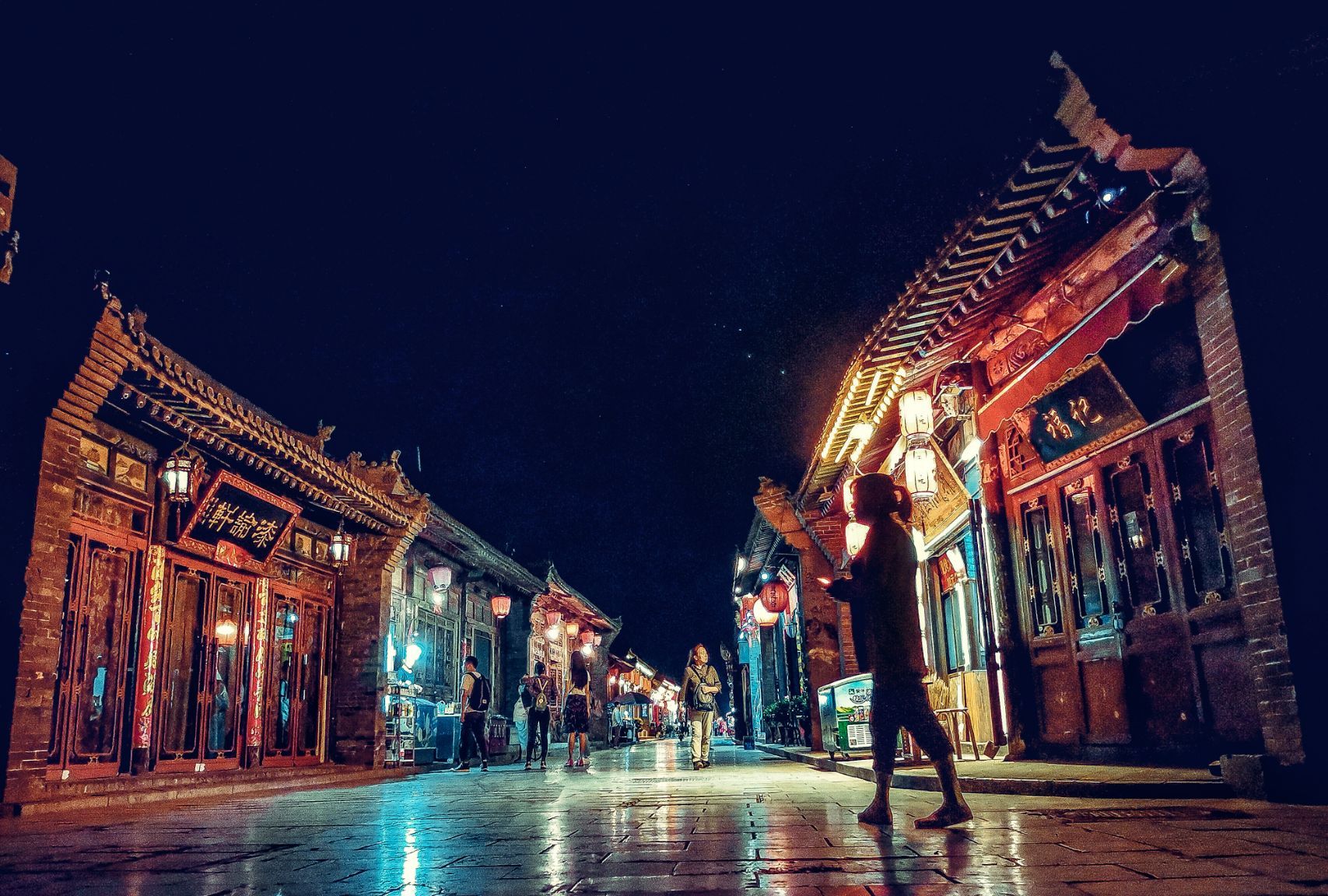 网友用荣耀20pro拍的夜景,这么玩简直绝了!