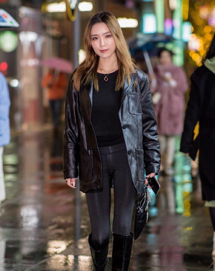 冬季穿皮衣的美女,英姿飒爽的样子令人心动不已