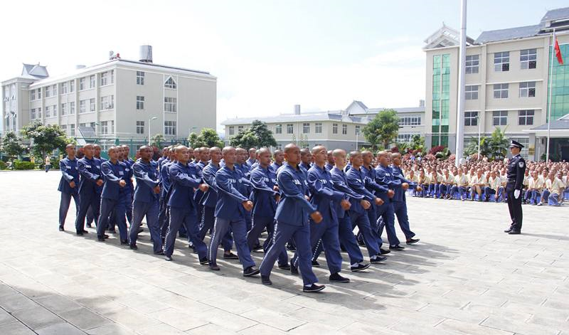 监狱被判无期徒刑的犯人每天到底在监狱里做什么看完感觉心酸