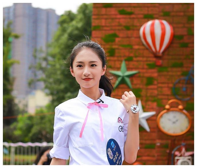 拒绝网红脸,王思聪新女友获无数好评|hello女神|王思聪|好评_新浪新闻