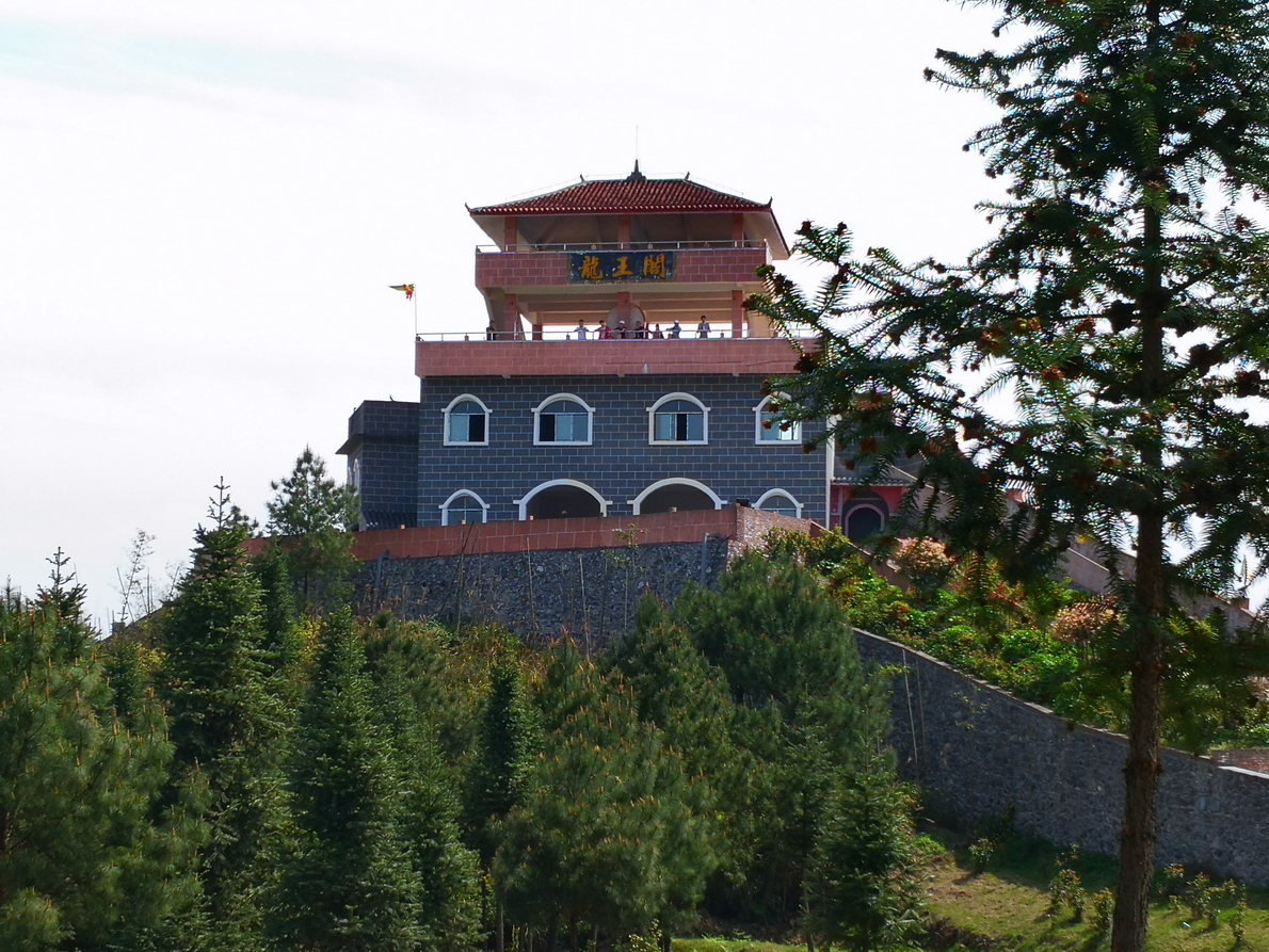 这是在重庆武隆土坎镇,清水村的龙王岛度假营地,一个风景绝美视野开阔