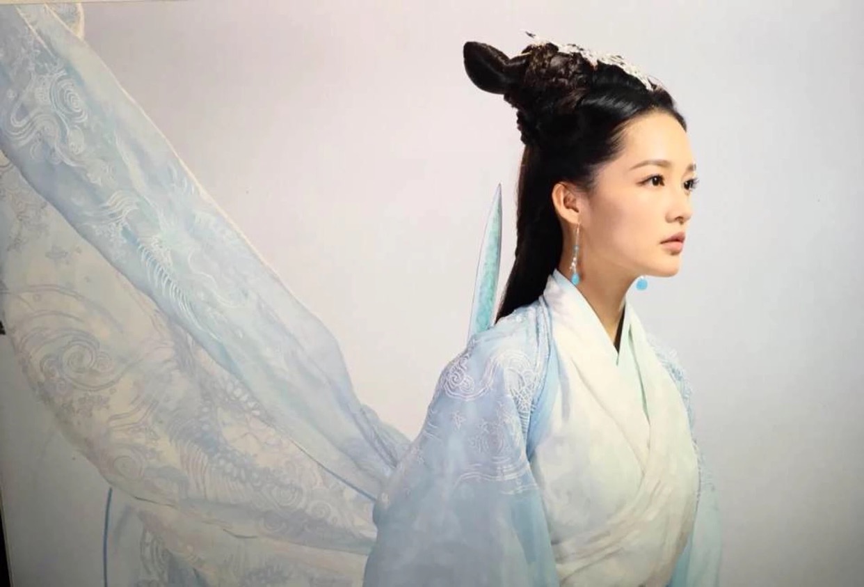 虽然杨紫她的演技好,但不得不说李沁更加适合陆雪琪
