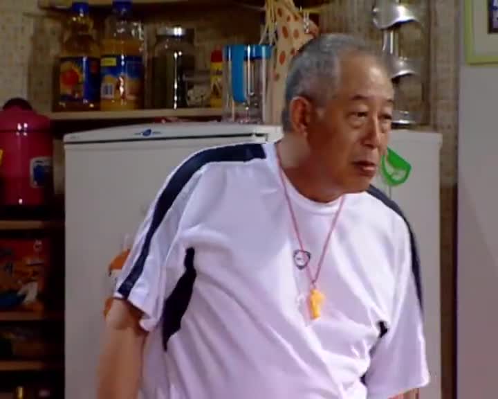 家有儿女:爷爷一见到孩子的姥姥,瞬间不淡定了,两人又掐上了