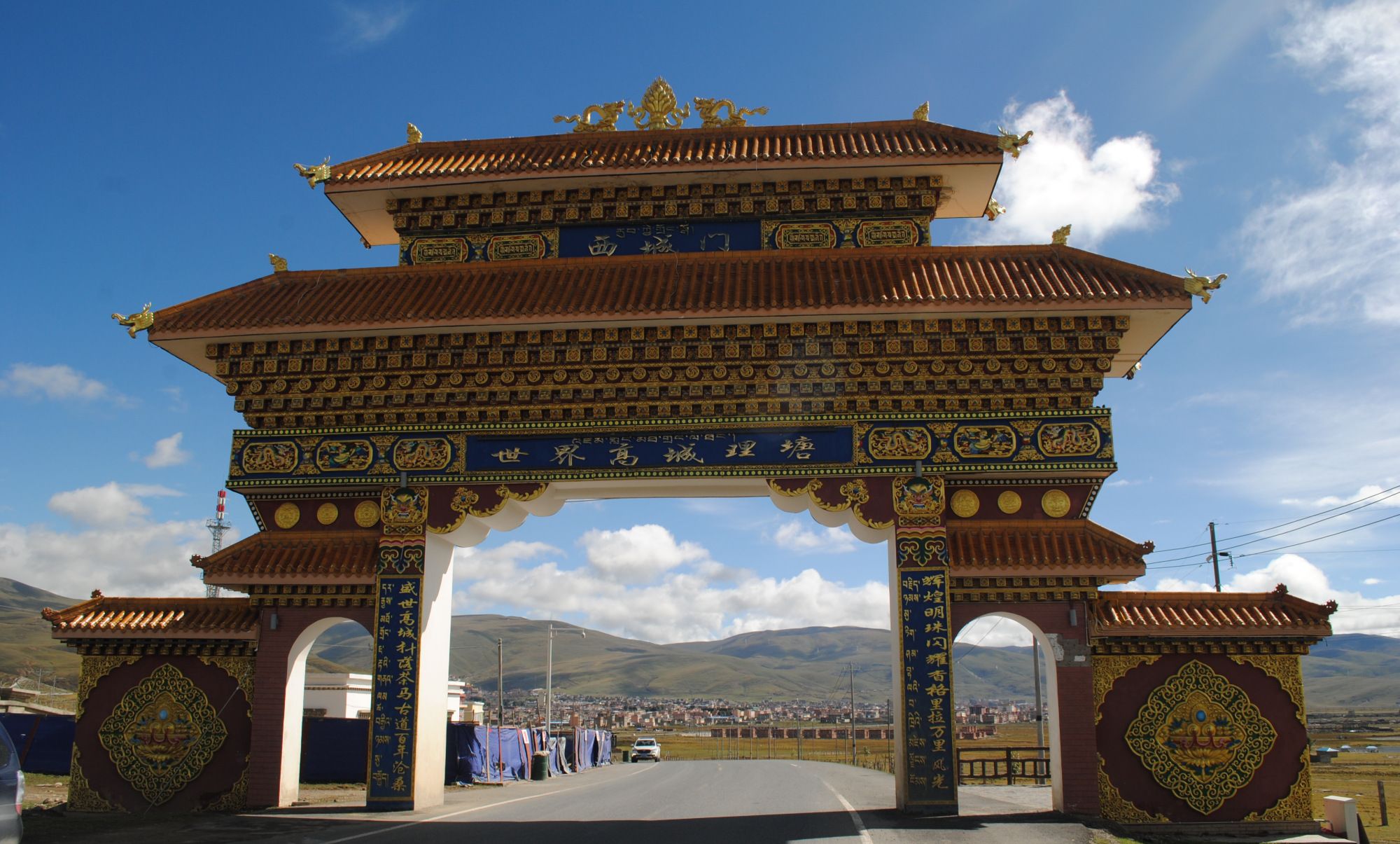 1 / 9 理塘县隶属四川省甘孜藏族自治州,位于四川省西部,甘孜藏族自治